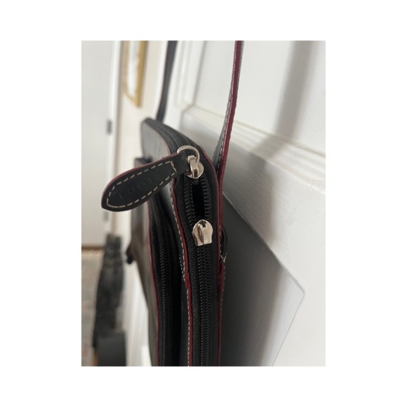 Lodi’s Black Leather Business Zip Around  crossbody